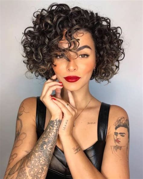 cabelo encaracolado curto feminino|23 ideias de Cabelo curto encaracolado em 2024 